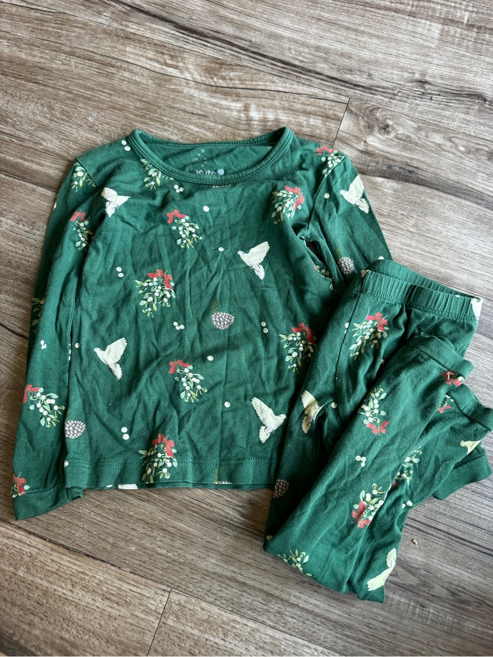 Kyte baby Christmas pajama set mistletoe print size 2T